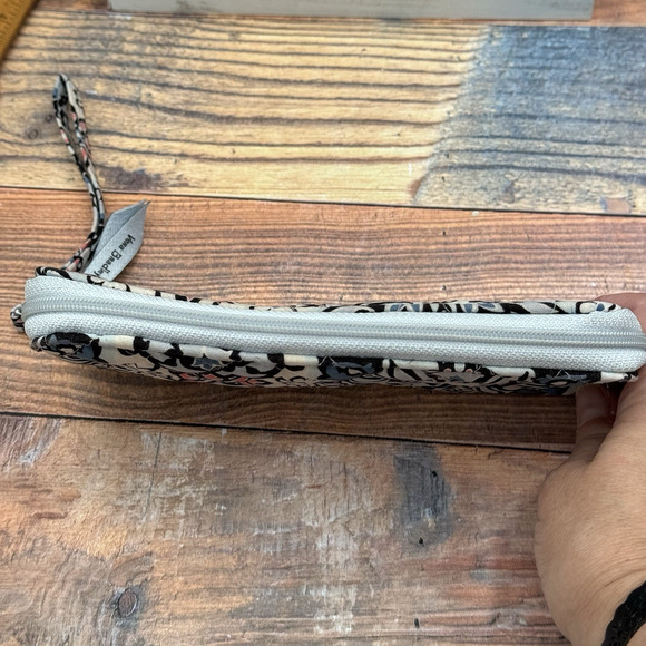 Vera Bradley RFID Accordion Tech Wristlet Lisbon Medallion Wallet Organizer - Picture 4 of 7